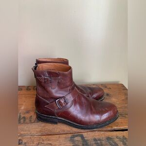 Frye Engineer Mens  Boot 9 Brown Leather Double Buckle Motorcycle Ankle
